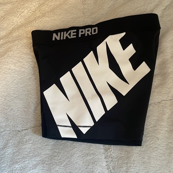 Final price drop ✨ Nike pro dri-fit shorts - Picture 3 of 4